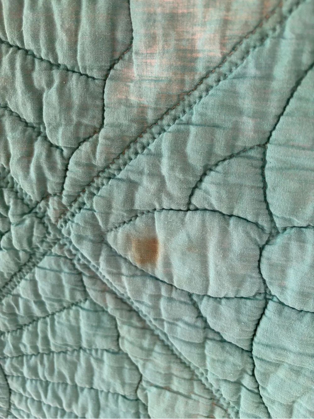 Vintage Lavender Fan Quilt 50x92 - Hand Quilted Scalloped Edge Cottage Quilt